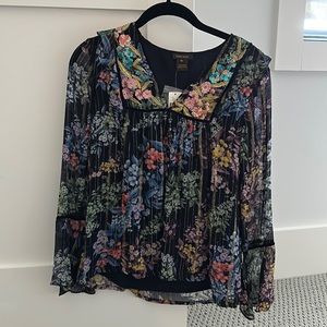 Beautiful floral top 🤍 NWT
